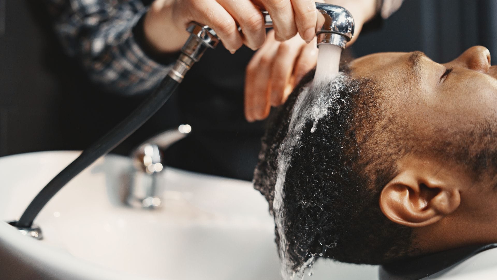 10 Benefits of a Scalp Massage During Your Appointment