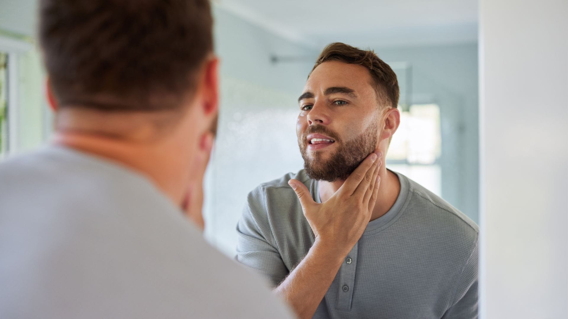 11 Ways to Combine a Beard with a Mid Fade