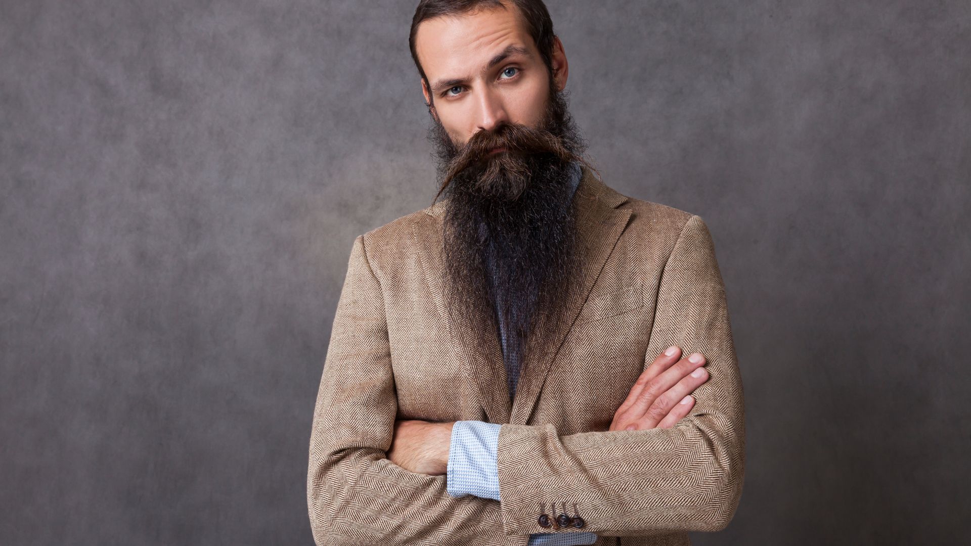 12 Tips for Maintaining a Long Beard