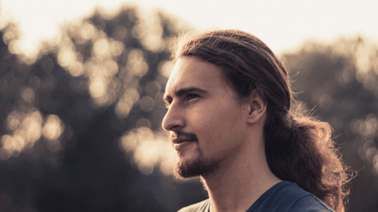 12 Tips for Styling Men’s Long Hair Without Damaging It