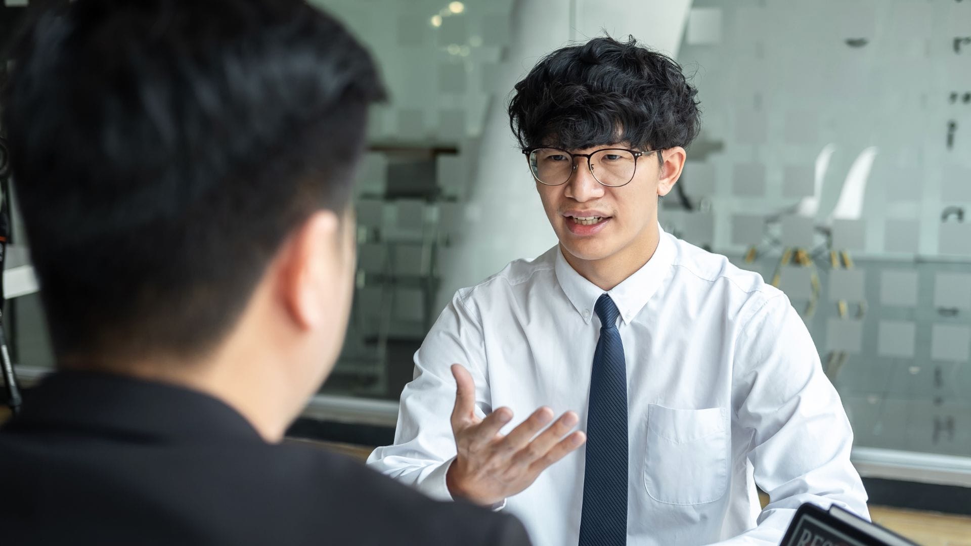 14 Haircuts Suitable for Different Job Interviews