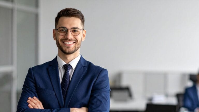 14 Top Hairstyles for Office Professionals